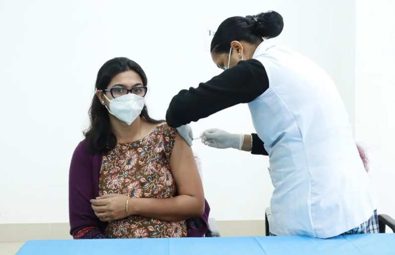 இளைஞர்கள் அனைவருக்கும் தடுப்பூசி செலுத்திய முதல் மாவட்டம் !!