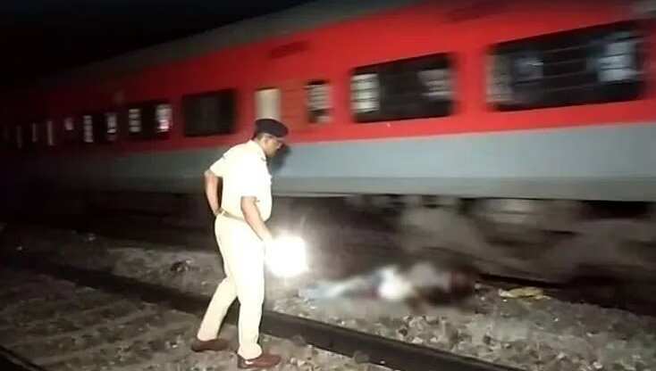 அலட்சியத்தால் பறிபோன உயிர்கள்.. ரயில் மோதி உடல்சிதறி 7 பேர் பலி !!