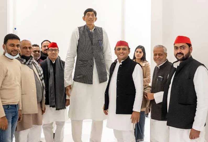 கின்னஸ் உலக சாதனை படைத்த நபர் அகிலேஷ் கட்சியில் இணைந்தார்.. பாஜகவுக்கு நெருக்கடி