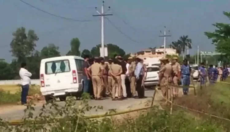 உ.பி.யில் சம்பவம் நடந்த இடத்திற்கு ஒன்றிய அமைச்சரின் மகனை அழைத்துச் சென்று போலீசார் நடிக்க வைத்து விசாரணை..!!