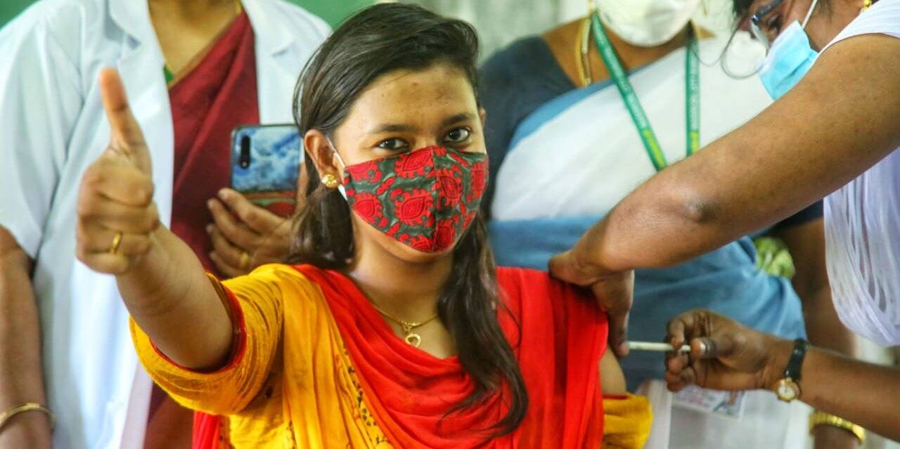 கொரோனா பாதித்து குணமடைந்தவர்கள் எப்போது தடுப்பூசி போட்டுக்கொள்ளலாம் ?- மத்திய அரசு விளக்கம் !!