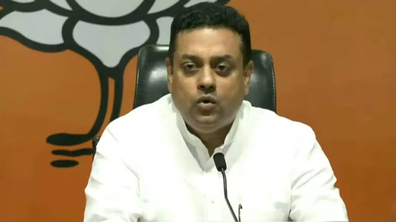 பிரேத பரிசோதனை தொடர்பாக கேள்வி எழுப்ப ராகுல் காந்தி என்ன மருத்துவரா? பாஜக குற்றச்சாட்டு..!!