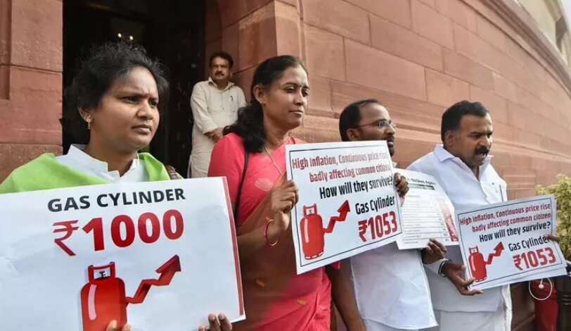 ஜோதிமணி உள்பட 4 எம்பிக்கள் மக்களவைக்கு வரலாம்.. சபாநாயகர் விதித்த நிபந்தனை !!