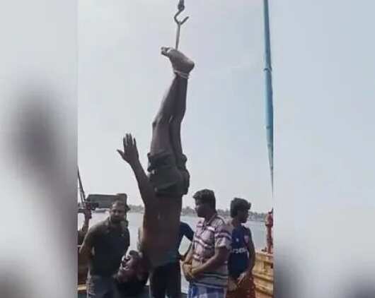 இளைஞரை தலைகீழாக கட்டி தொங்கவிட்டு தாக்குதல்.. அதிர்ச்சி தரும் வீடியோ !