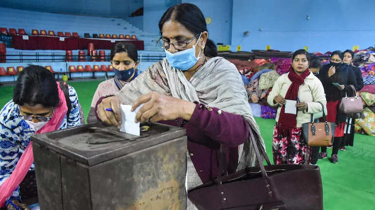 இன்று நடக்கவிருக்கும் தேர்தலில் பெற்றோர்கள் ஓட்டு போட்டால் மாணவர்களுக்கு 10 மதிப்பெண்கள்..!!